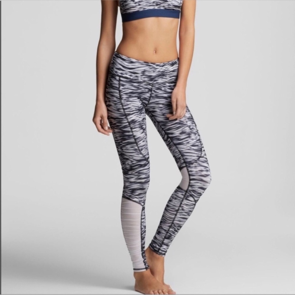 ALO Yoga Black and White Patterned Leggings